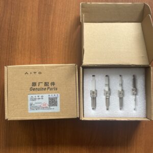 Свеча зажигания AITO M8 новая
